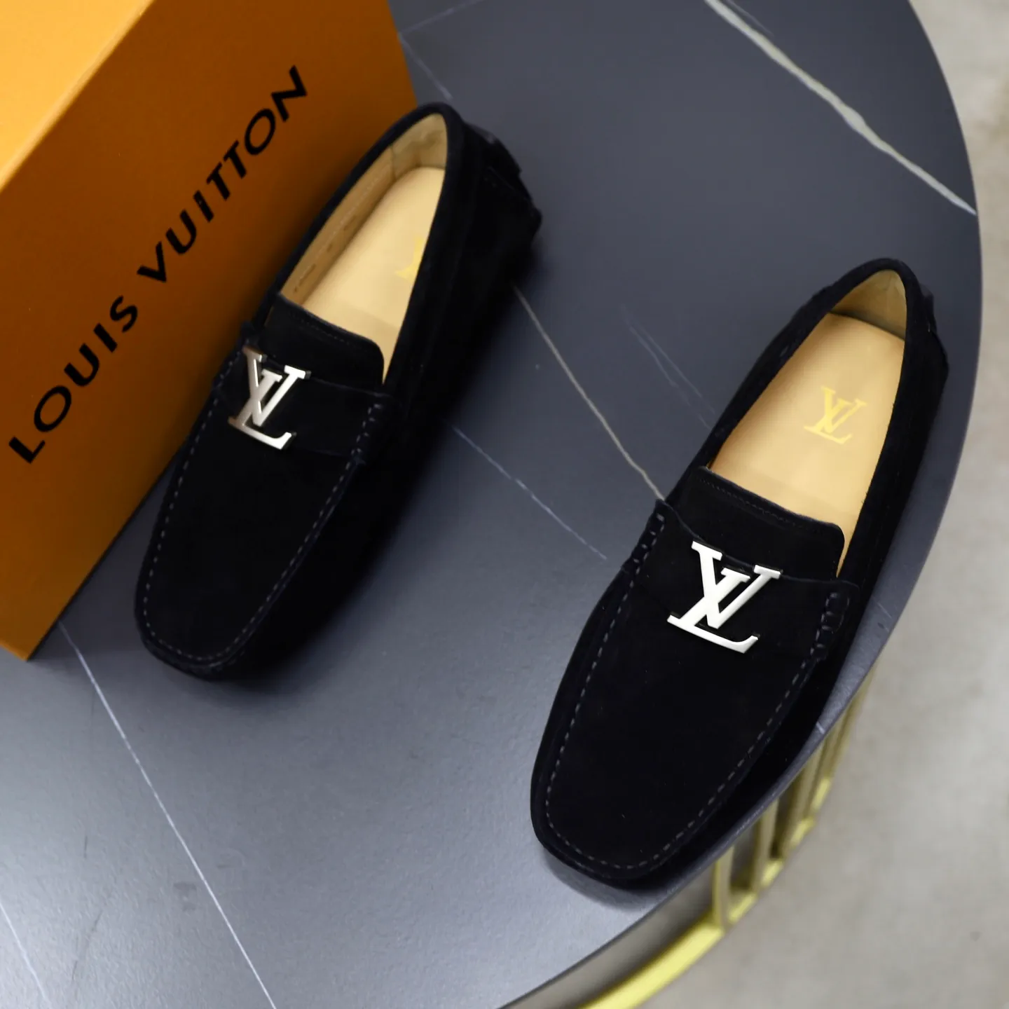 Ex-factory price: 480💰【LV】Louis Vuitton ⚠️High-end men’s driving and pedal series ⚠️38-44 (customized for 45) ⚠️All original cowhide leather! Thick and soft! Made entirely of calfskin lining! Rubber sheet anti-slip beanie sole! Three-dimensional package technology! Fashionable and classic! Handicrafts! Original high quality! Feel free to compare!